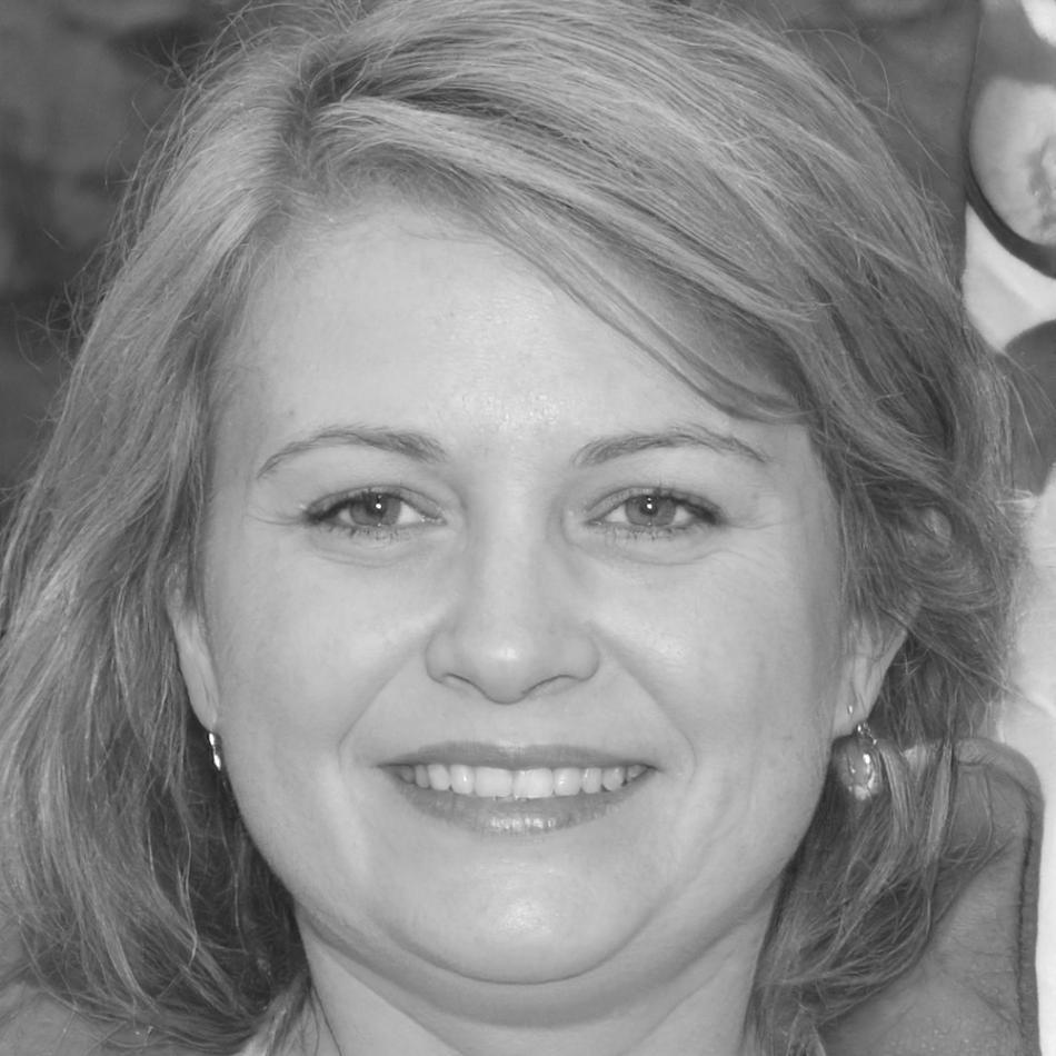 Financial planning instructor with expertise in budget consolidation